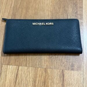 USED normal wear good condition. Michael Kors Black Zip Wallet